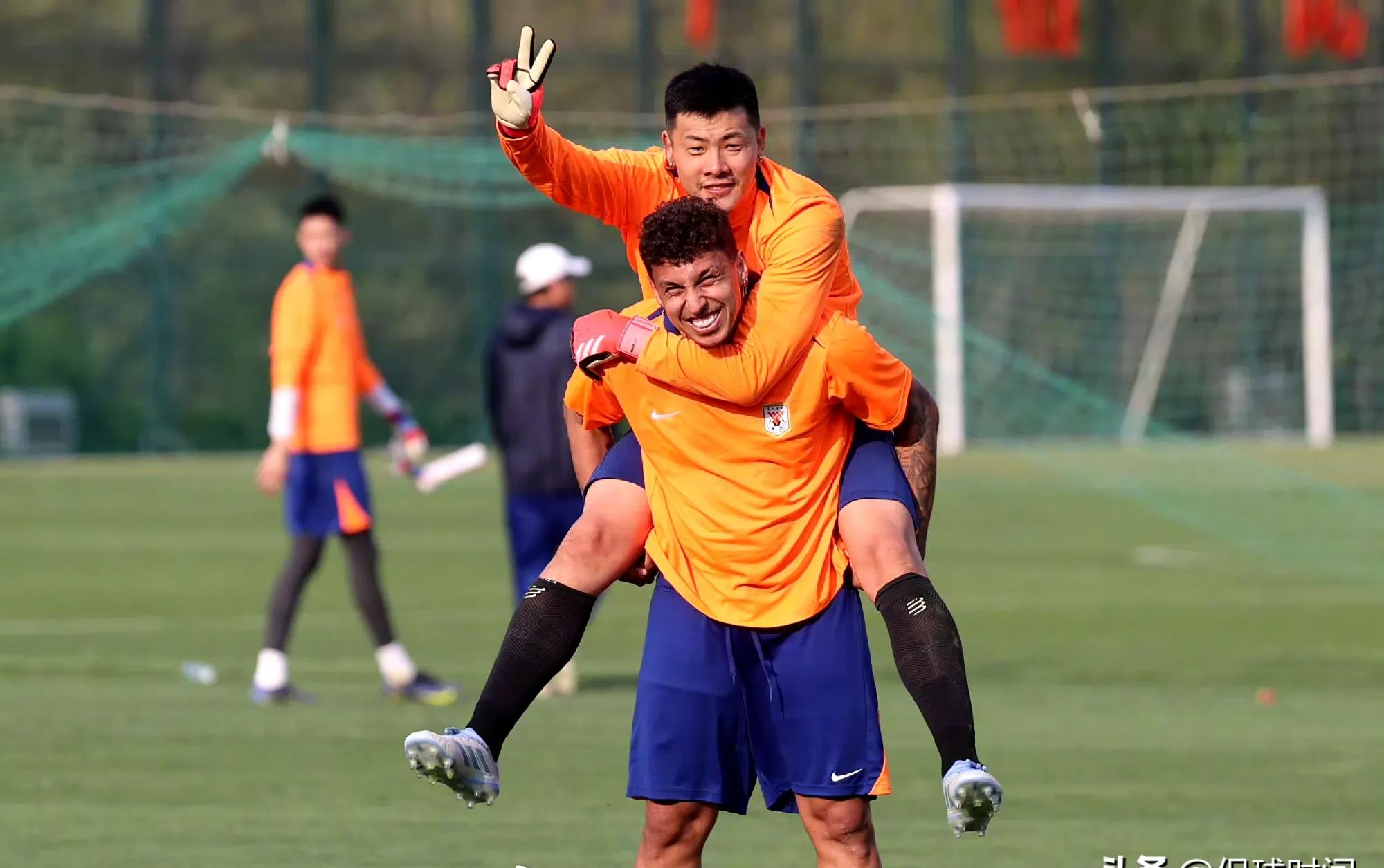 江南官方入口 -北京国安发布备战花絮，清晨更衣室发声，欧联任务艰巨，训练强度明显提升的简单介绍