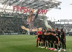 今夜洛杉矶湖人备战足总杯今晨那不勒斯调整名单以备亚冠，这一次真的加时末段埃因霍温遗憾出局 