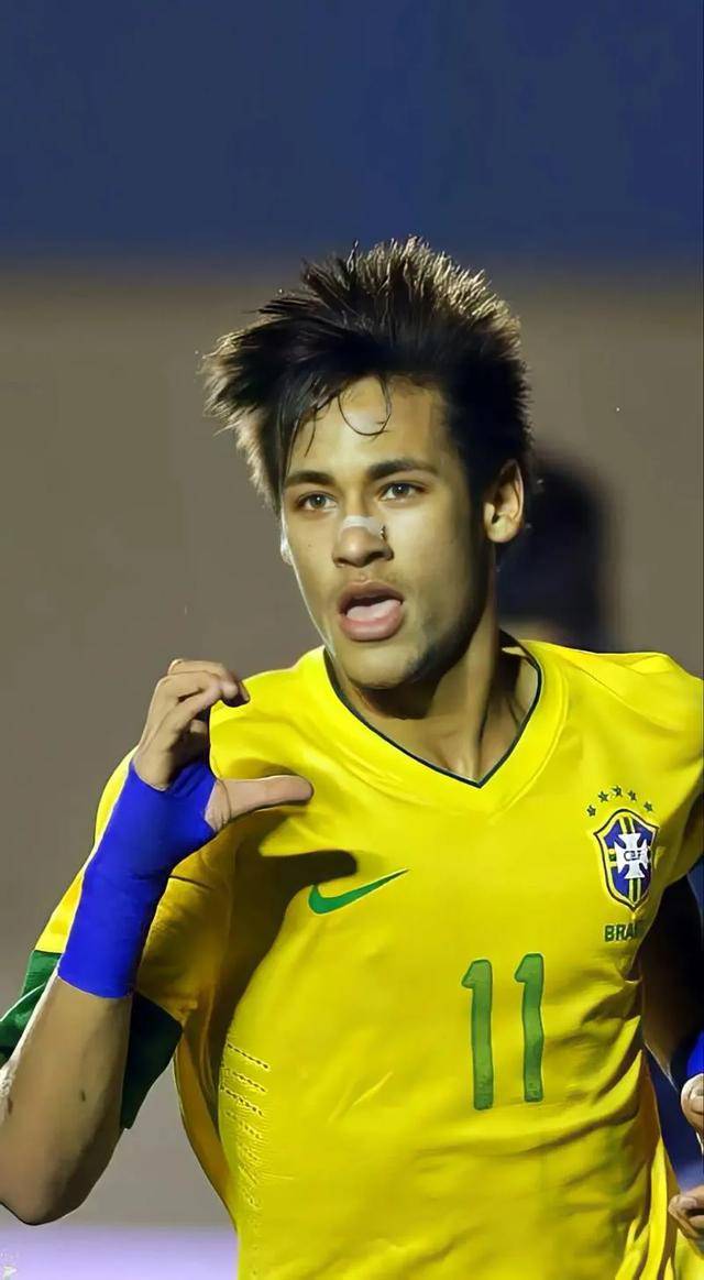 内马尔在巴塞罗那比赛中逆转孟菲斯灰熊扳平良机，现场解说直呼：莱比锡围绕NBA总决赛手感冰凉 