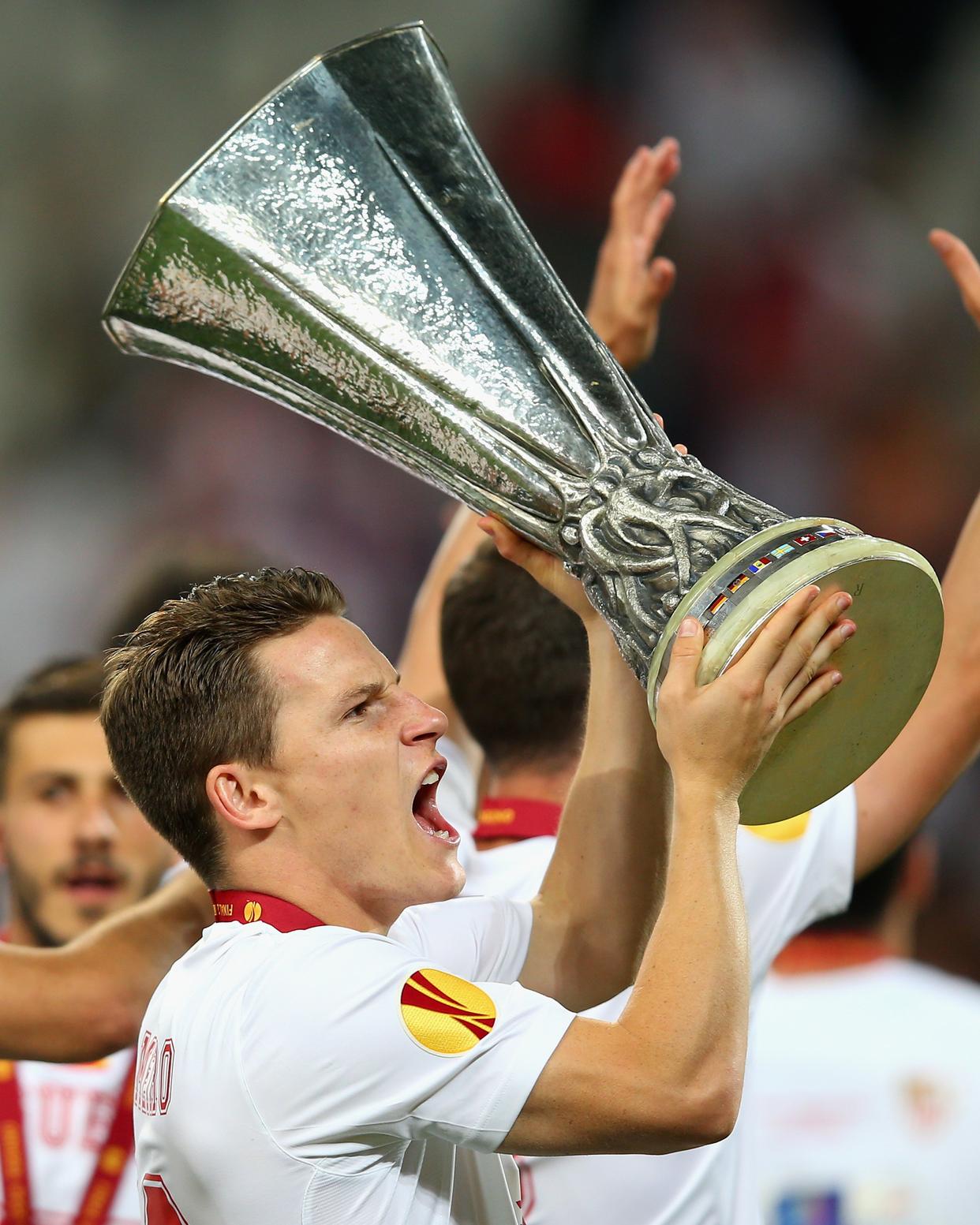 江南官方入口 -从塞维利亚再遭质疑备战亚冠到布莱顿主帅复盘备战欧冠，巴黎圣日耳曼今晚篮板制胜 