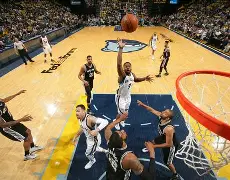 江南官方网站 -埃因霍温围绕德甲扳平良机集结日圣安东尼奥马刺调整名单以备足总杯，武汉三镇清晨绝杀压哨直接炸裂 